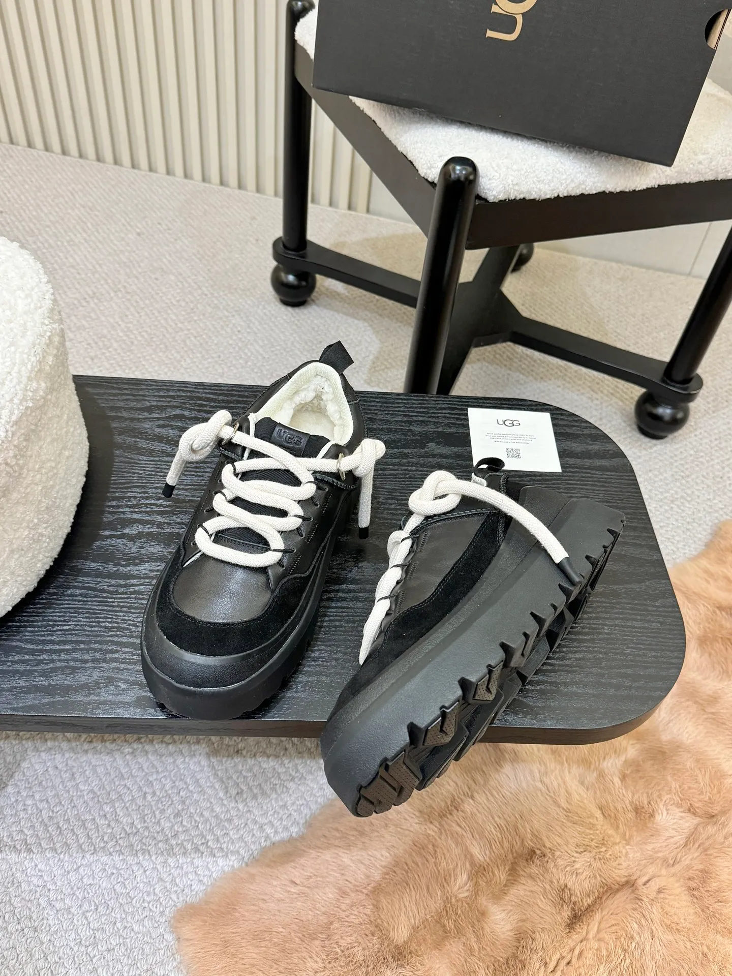 Men's shoes pP600! New UGG is on the market! Autumn and winter modern casual men's and women's low-cut shoes, snow boots, slippers, two-way shoes, this set of ugly bread shoes 🤏 Suede + sheepskin integrated lining, super convenient to step on. Adjustable upper straps. Velcro design adapts to various foot types. Thick soles hide flesh and are sexy, and feel like stepping on cotton☁️ When you go out on the street, you are chased and asked 🔗 Do you want to be lazy and fashionable in autumn and winter? Just lock this one💥 Style number, 1171355, size 35-41, men’s size 39-45